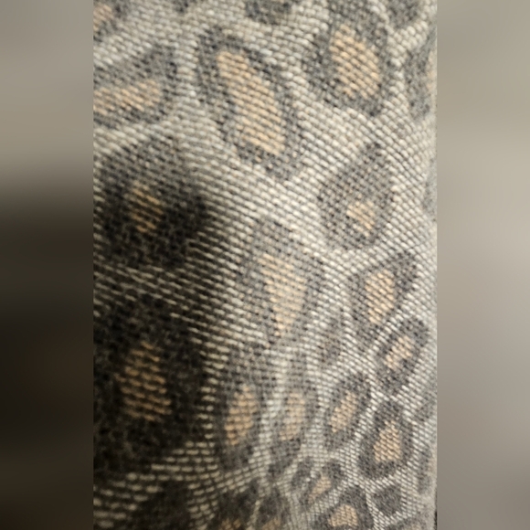 Animal Print Ruana Shawl Wrap Poncho Neutral Colors One Size with Fringe - Picture 4 of 5